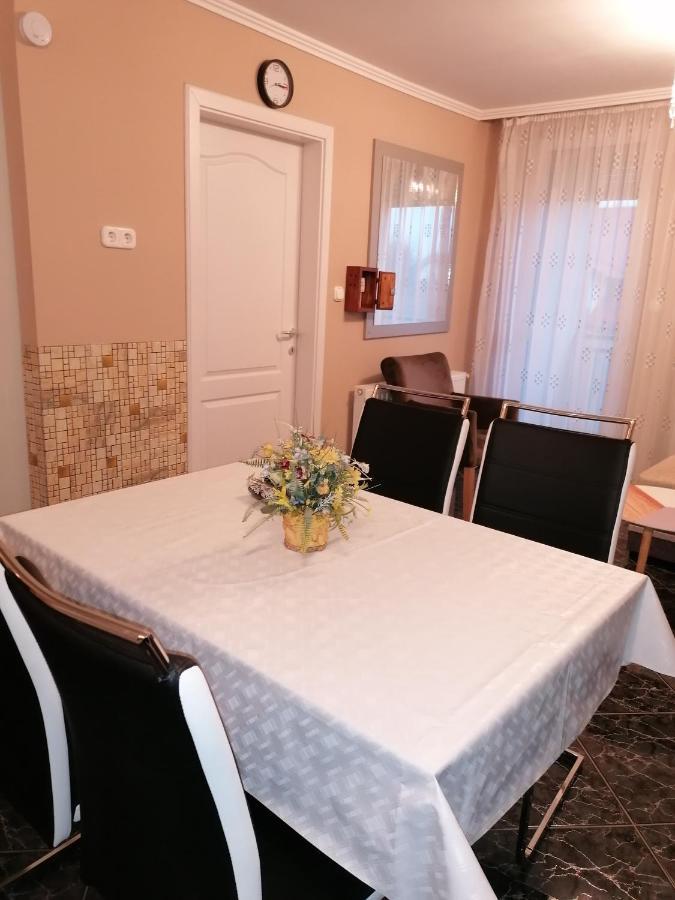 Bettina47 Apartman Hajdúszoboszló Eksteriør billede